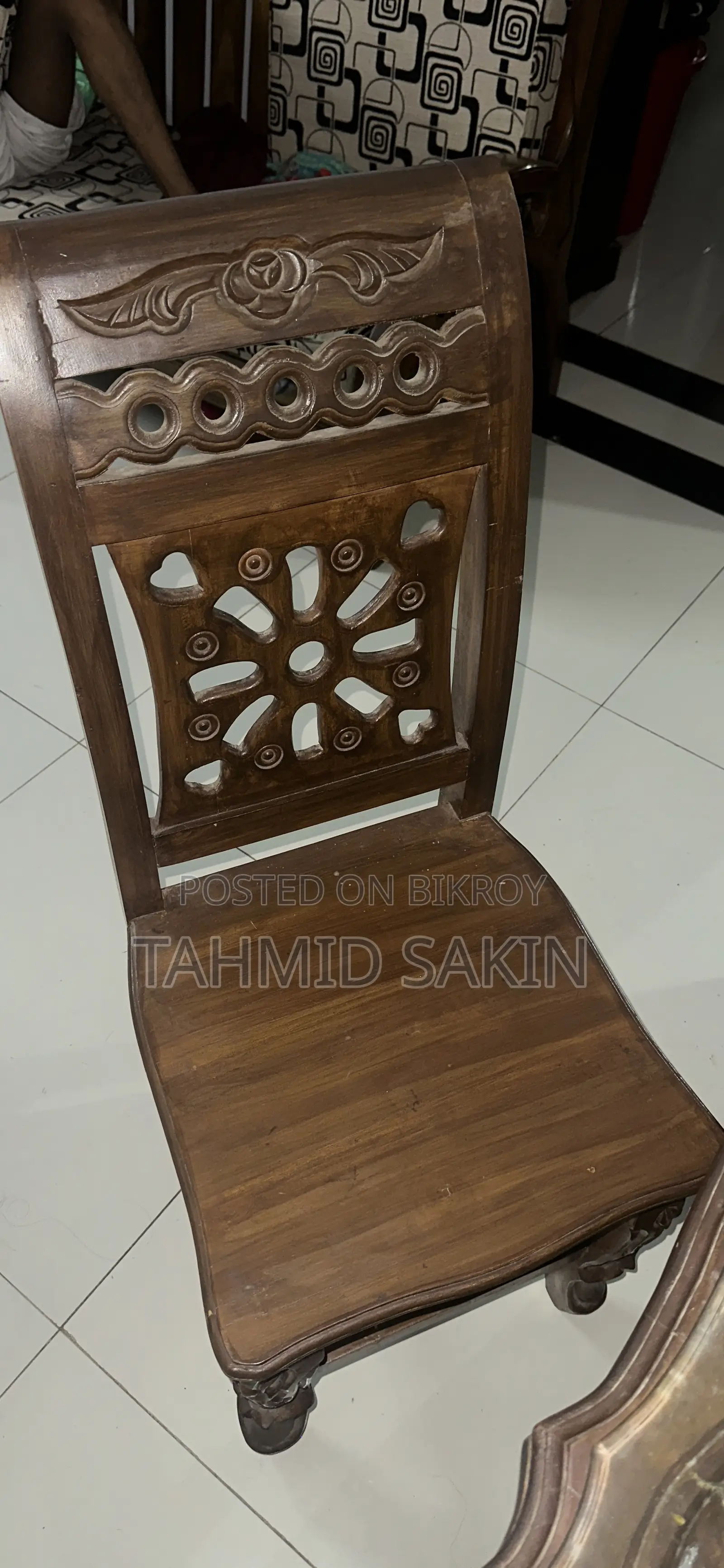 ডাইনিং টেবিল