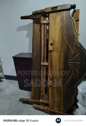 কাঠের পুরান খাট ৬/৭ ফিট