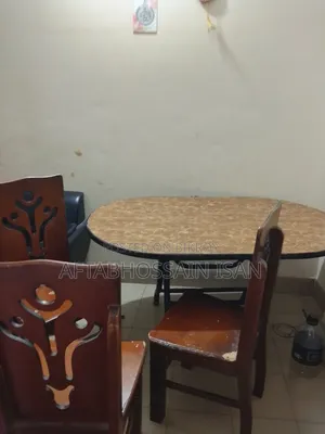 ডাইনিং টেবিল