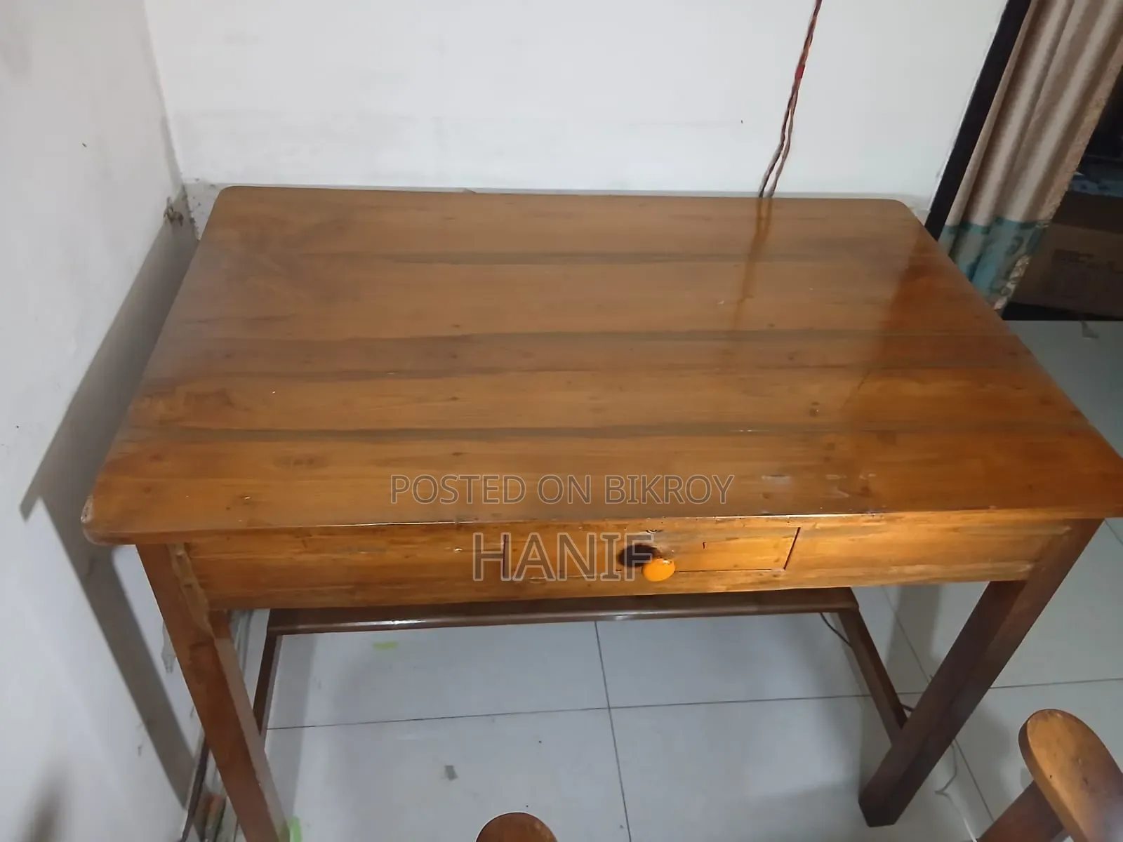 সেলিং : রিডিং টেবিল চেয়ার।