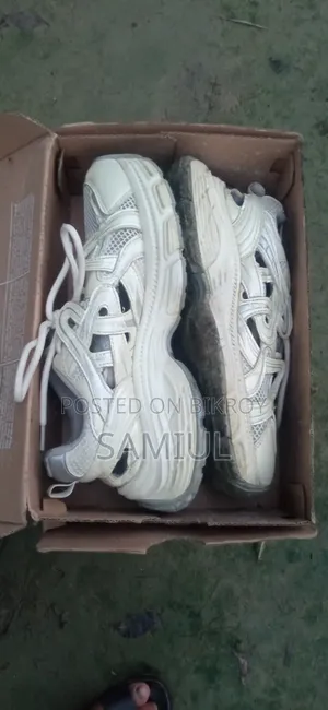 Shoes for sale, a pair of MagicTime AGSDON (奥古狮登) brand shoes