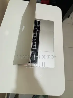 Laptop Apple MacBook Pro 2017 8GB Intel Core I5 SSD 256GB