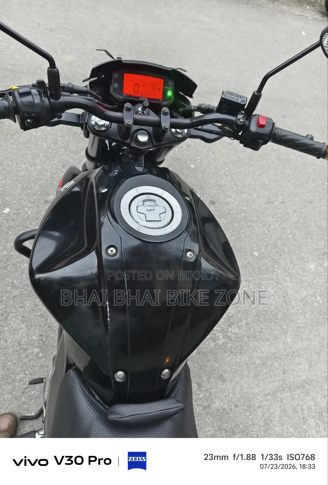 সুজুকি জিক্সার ২০২০ কালো