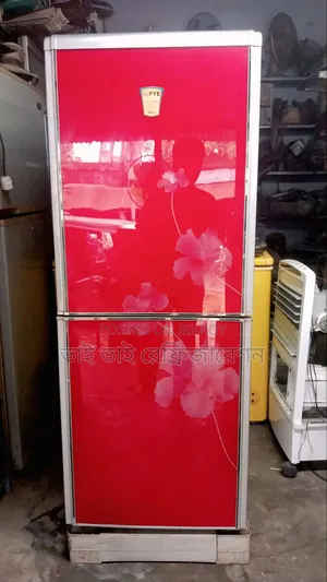 একটি রানিং ফ্রিজ বিক্রি হবে