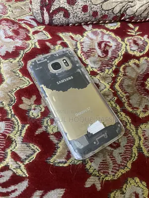 স্যামসাং গ্যালাক্সি এস৭ ৩২ জিবি গোল্ড