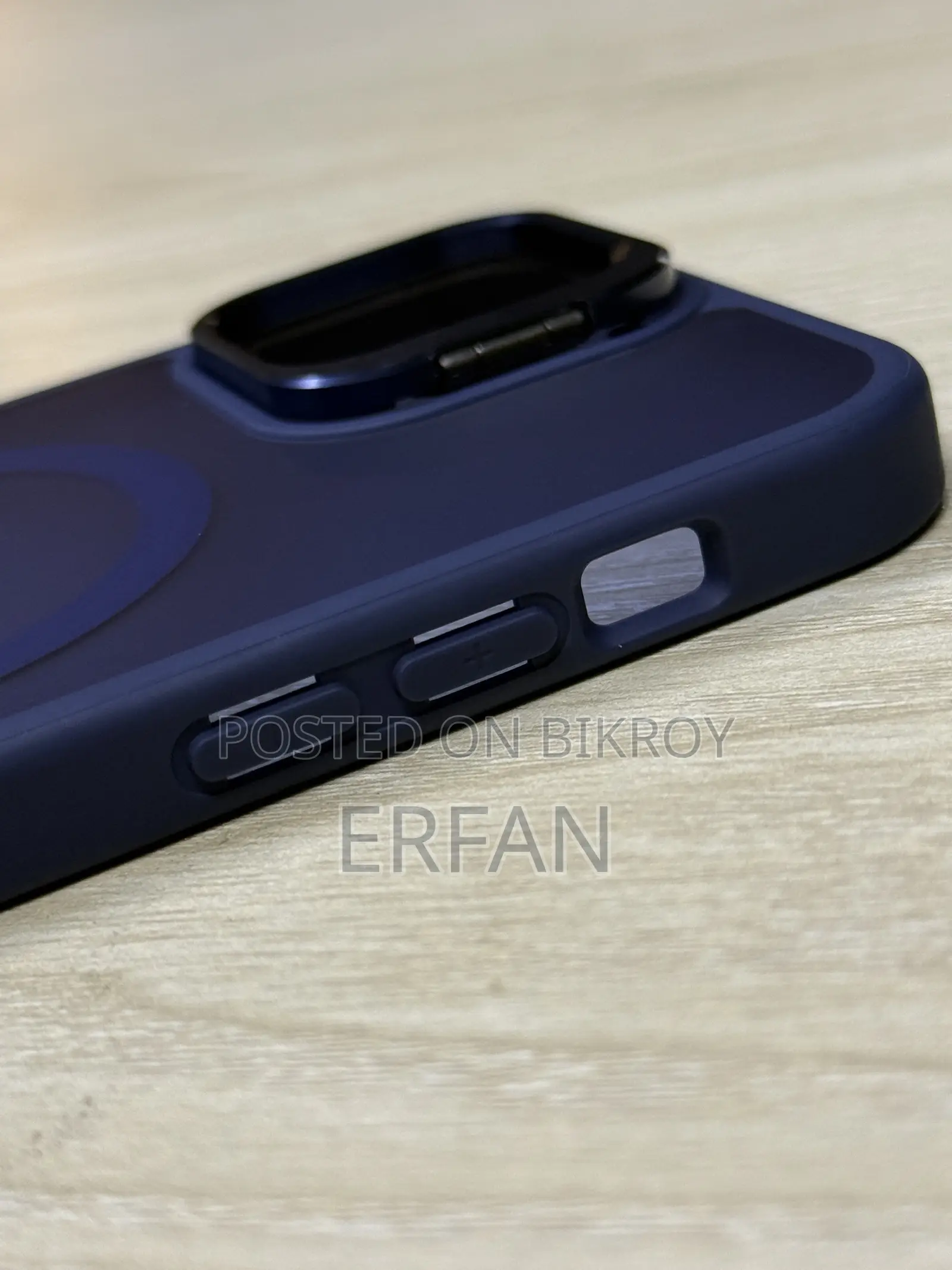 iPhone 12/12 Pro Silicone Case With Stash