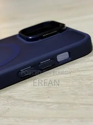iPhone 12/12 Pro Silicone Case With Stash
