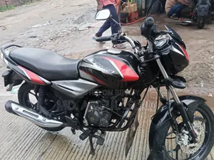 বাজাজ ডিসকভার ১২৫ ২০২১ কালো