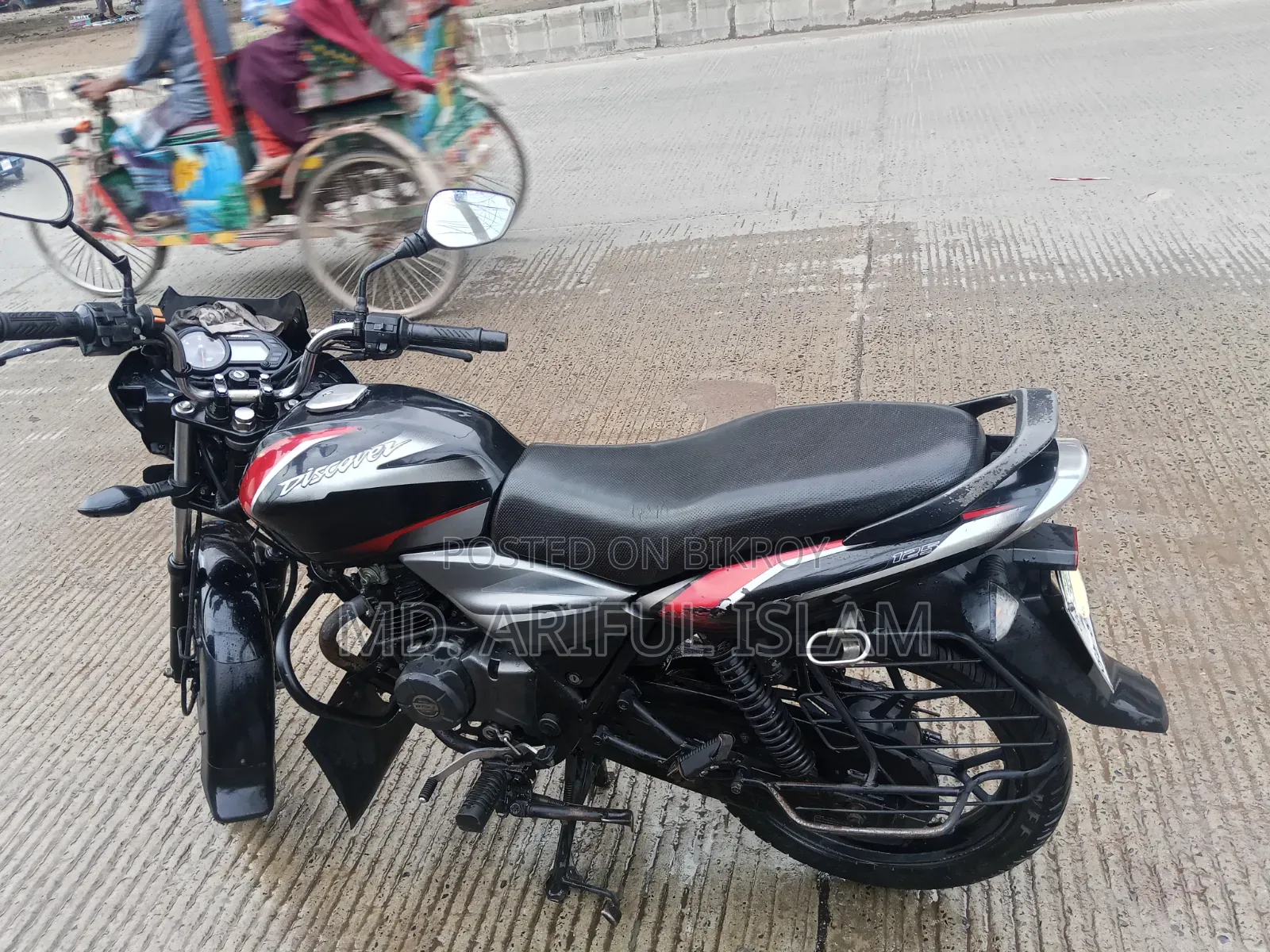 বাজাজ ডিসকভার ১২৫ ২০২১ কালো