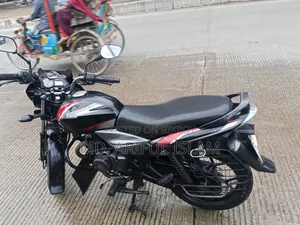 বাজাজ ডিসকভার ১২৫ ২০২১ কালো