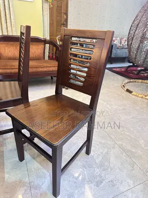 ডাইনিং টেবিল