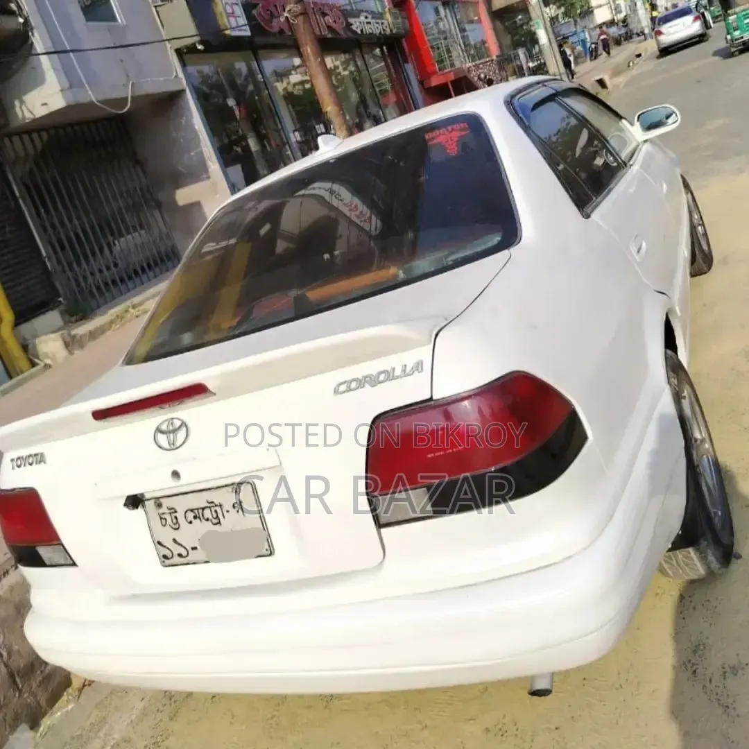 Toyota Corolla Sedan 1995 White