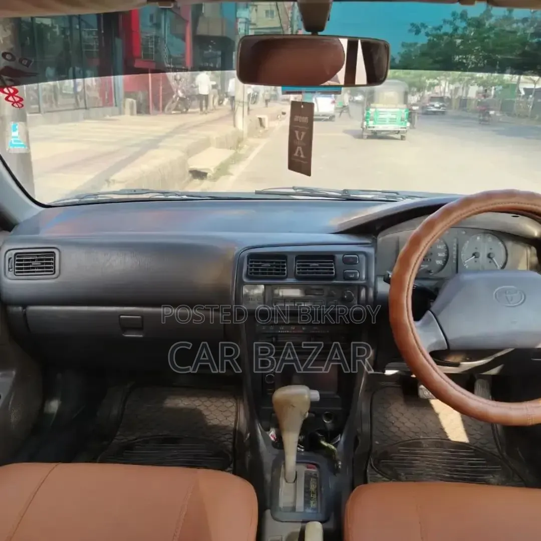 Toyota Corolla Sedan 1995 White