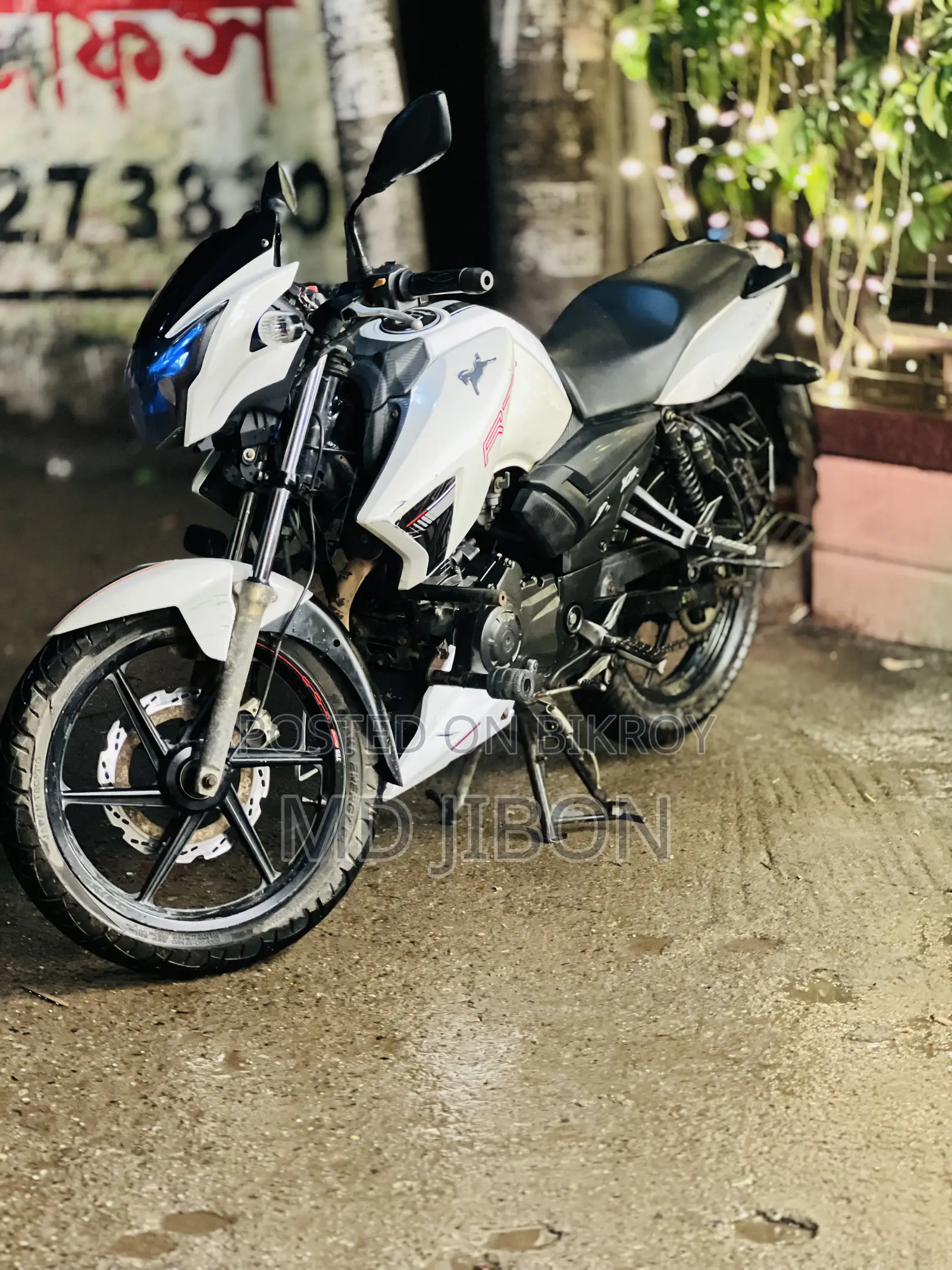 মোটরসাইকেল ২০২০ সাদা