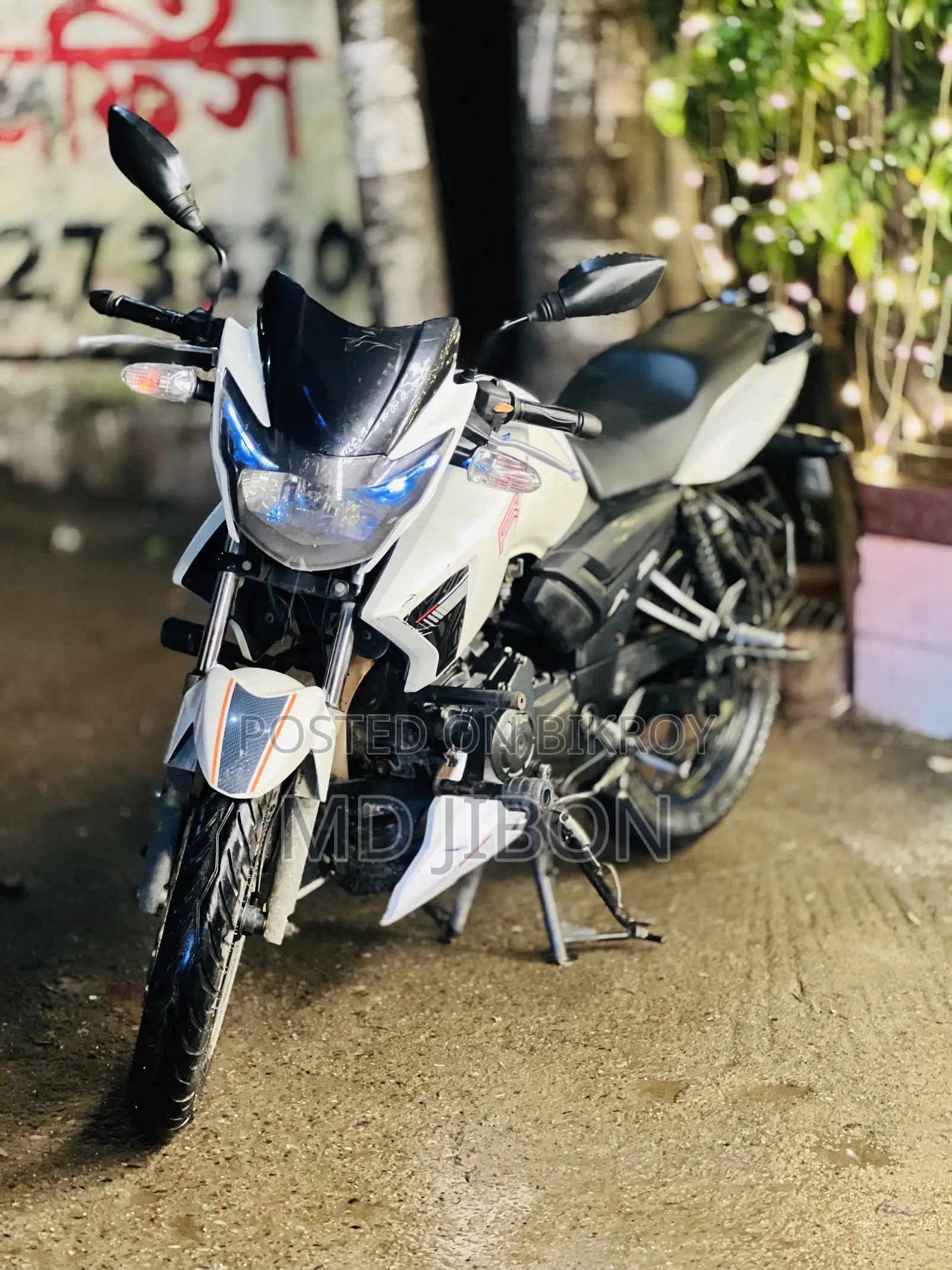 মোটরসাইকেল ২০২০ সাদা