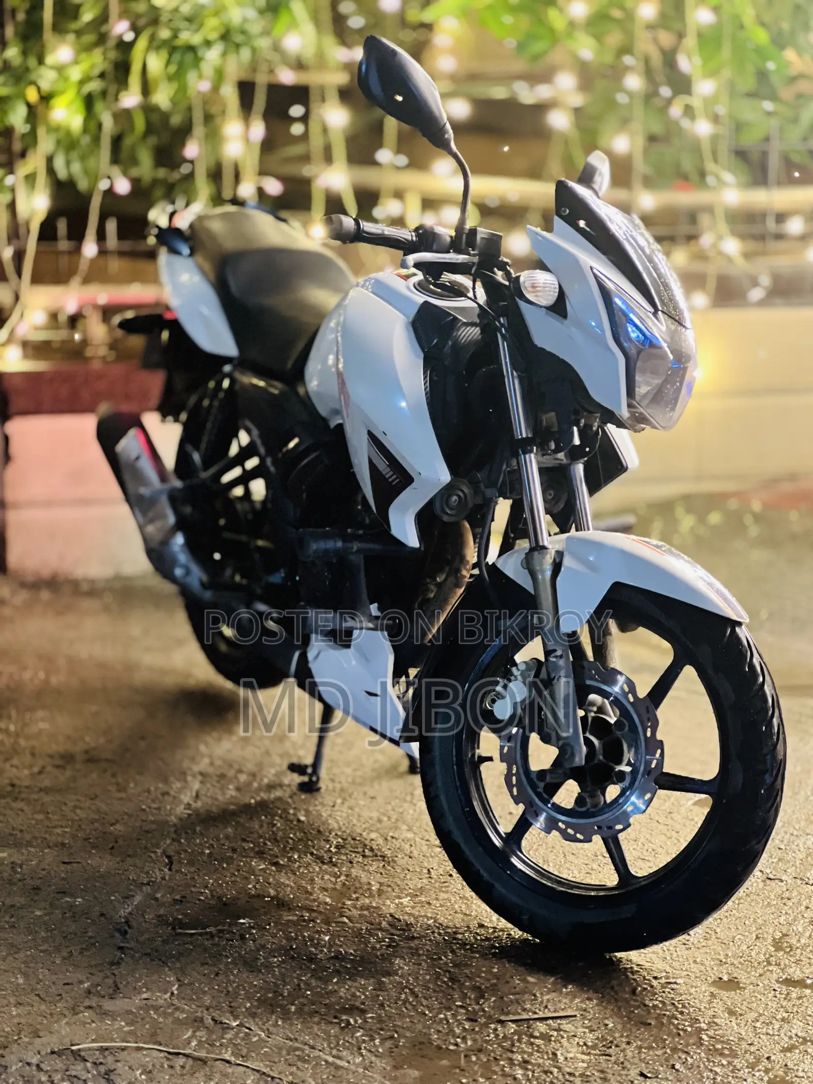 মোটরসাইকেল ২০২০ সাদা