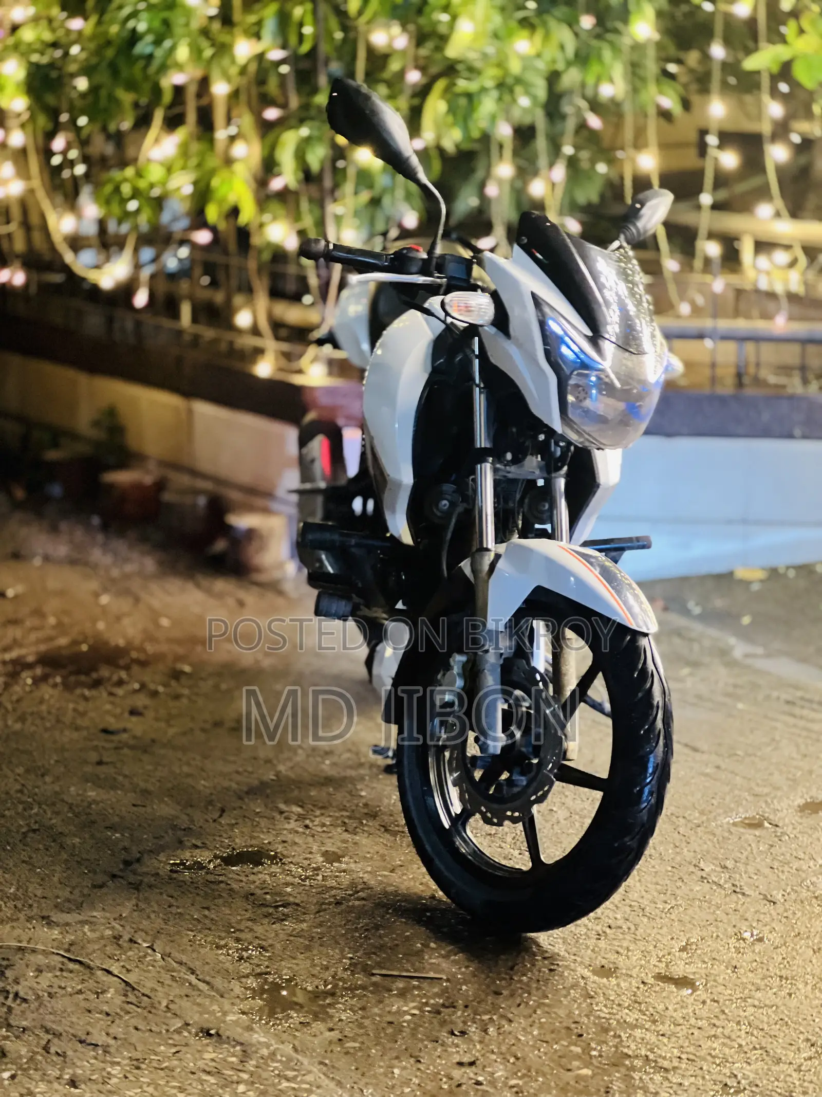 মোটরসাইকেল ২০২০ সাদা