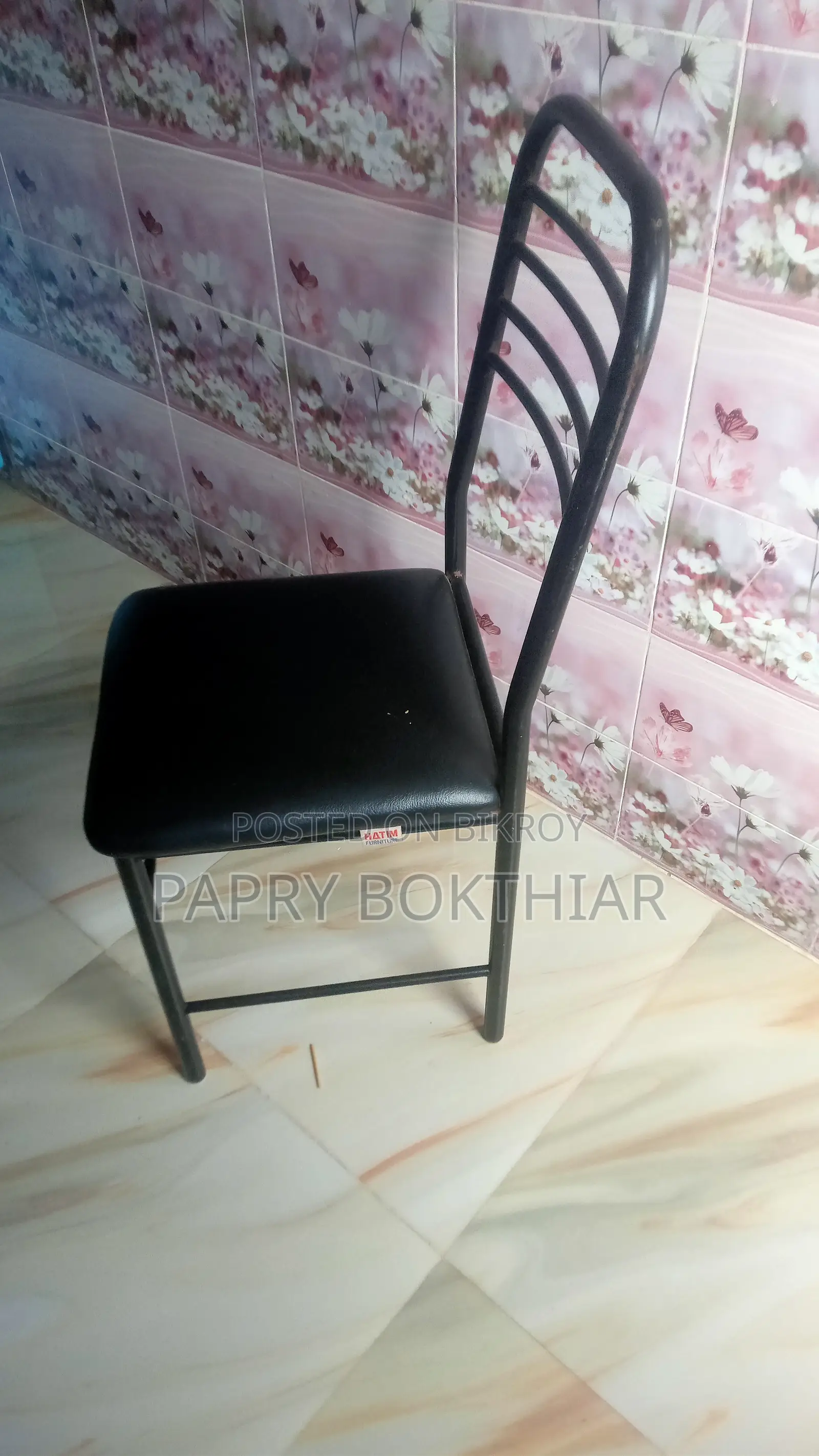 ডাইনিং টেবিল এবং চেয়ার