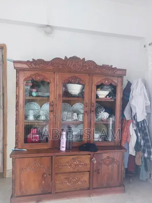 ব্যবহৃত শোকেস বিক্রয়ের জন্য