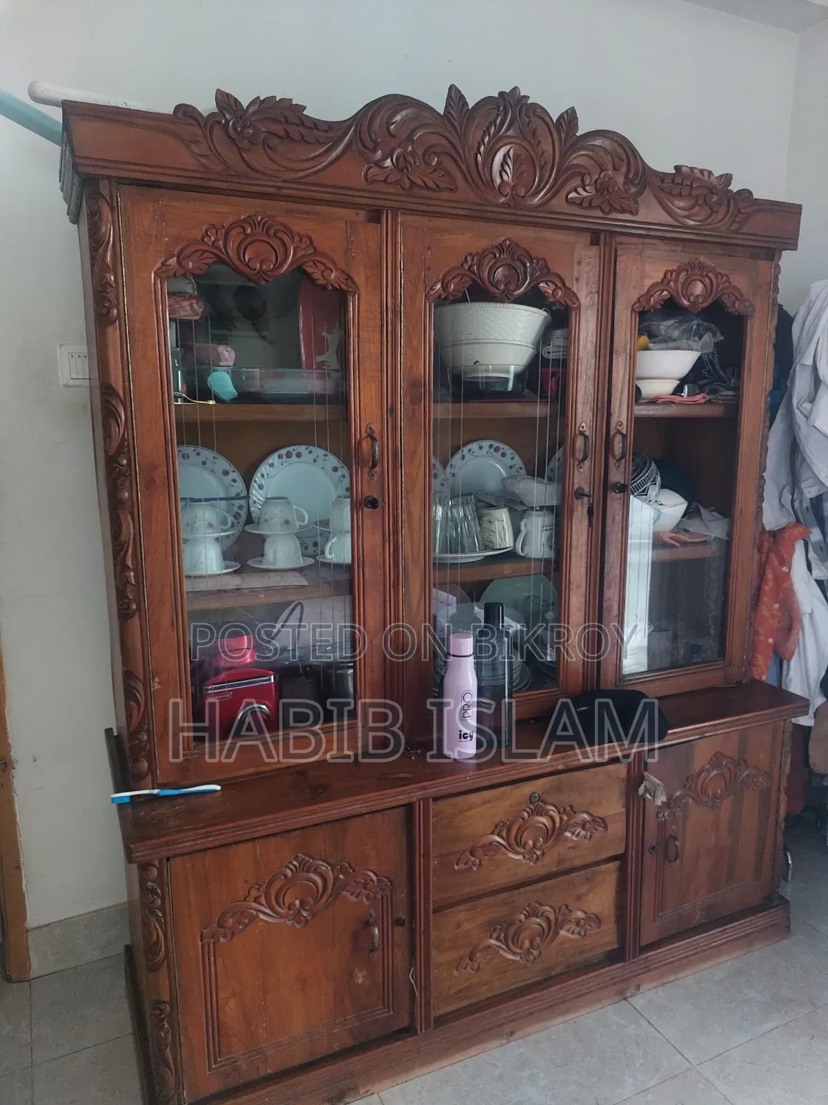 ব্যবহৃত শোকেস বিক্রয়ের জন্য