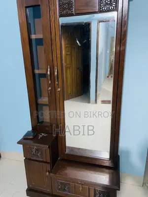 ড্রেসিং টেবিল