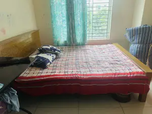 খাট. ৫ ফুট বাই ৭ ফুট