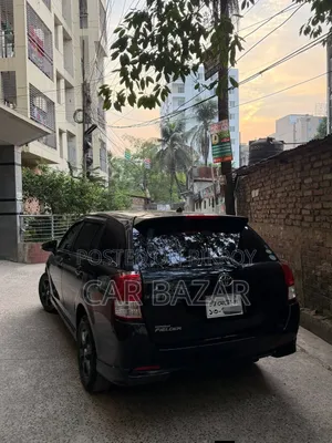 টয়োটা করোলা ফিল্ডার ১.৫ পেট্রোল এফডব্লিউডি ২০১৩ কালো