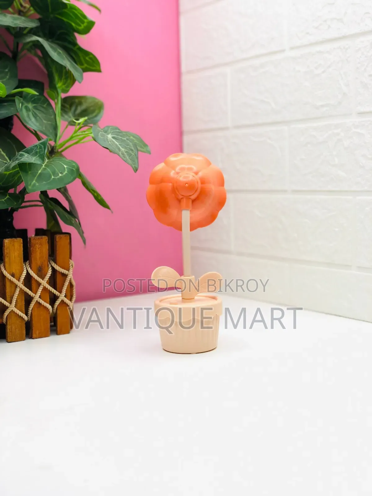 Flower-Shaped LED Desk Lamp L0731