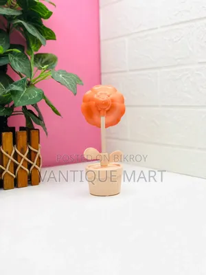 Flower-Shaped LED Desk Lamp L0731