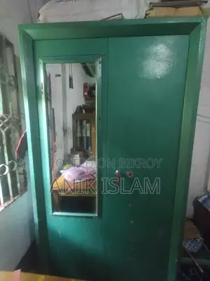Almirah with Mirror