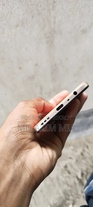 অপ্পো এফ১৭ ১২৮ জিবি অরেঞ্জ
