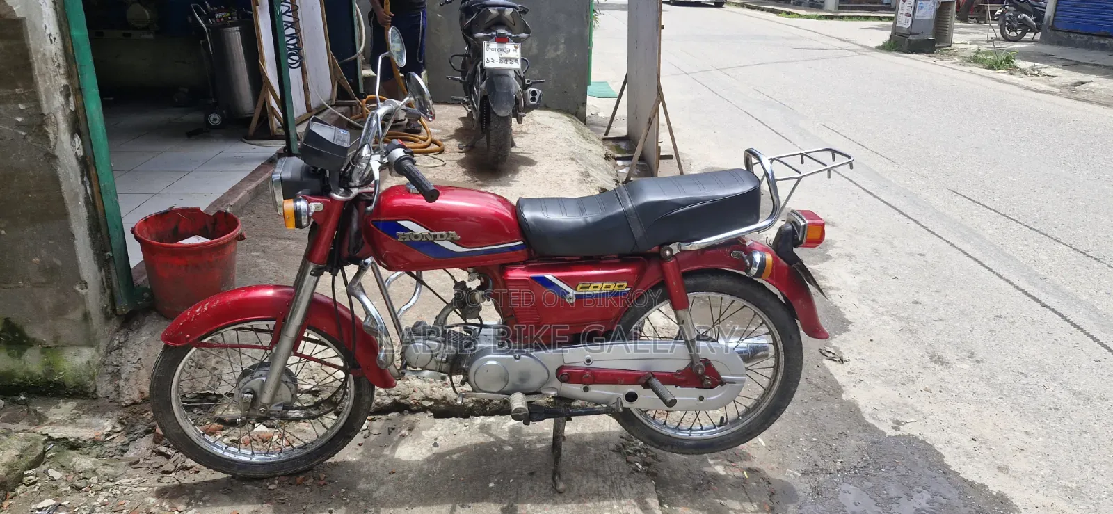 Honda 2001 Red