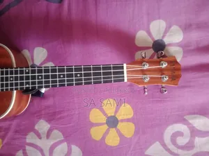 একটি নতুন উকুলেলে বিক্রি হবে।