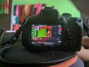 Canon EOS Kiss X7i With 50mm 75-300mm Lens