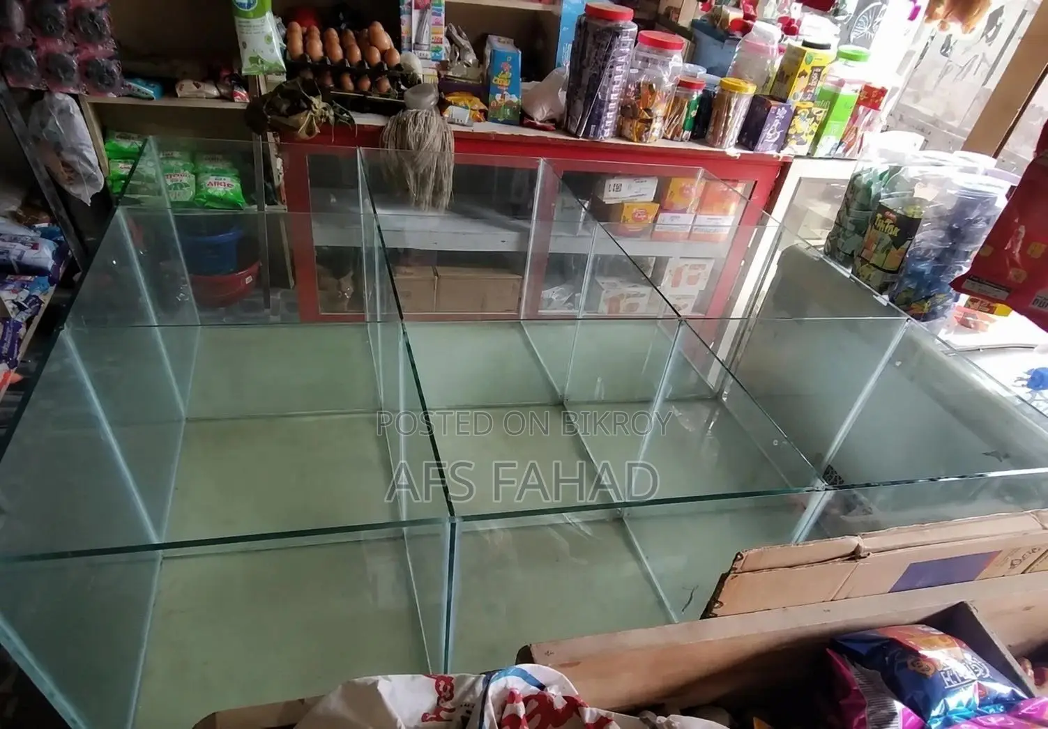 দোকানের জন্য ডিসপ্লে (গ্লাসের)