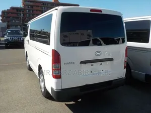 Toyota GranAce 2021 White