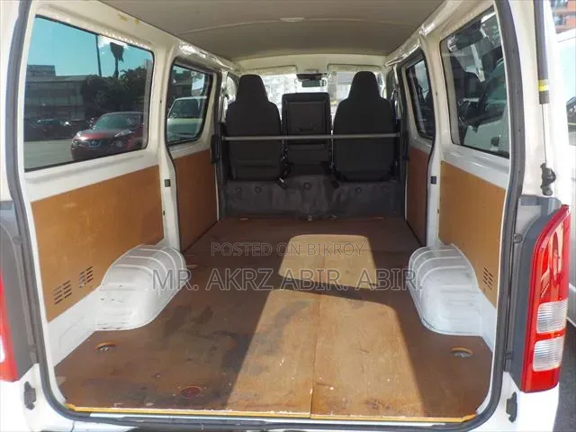 Toyota GranAce 2021 White