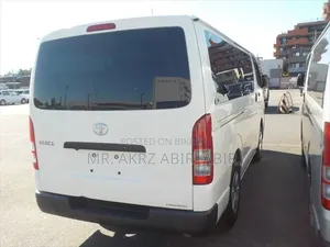 Toyota GranAce 2021 White