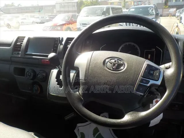 Toyota GranAce 2021 White