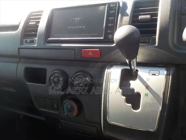 Toyota GranAce 2021 White