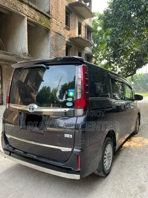 Toyota Esquire 2015 Brown