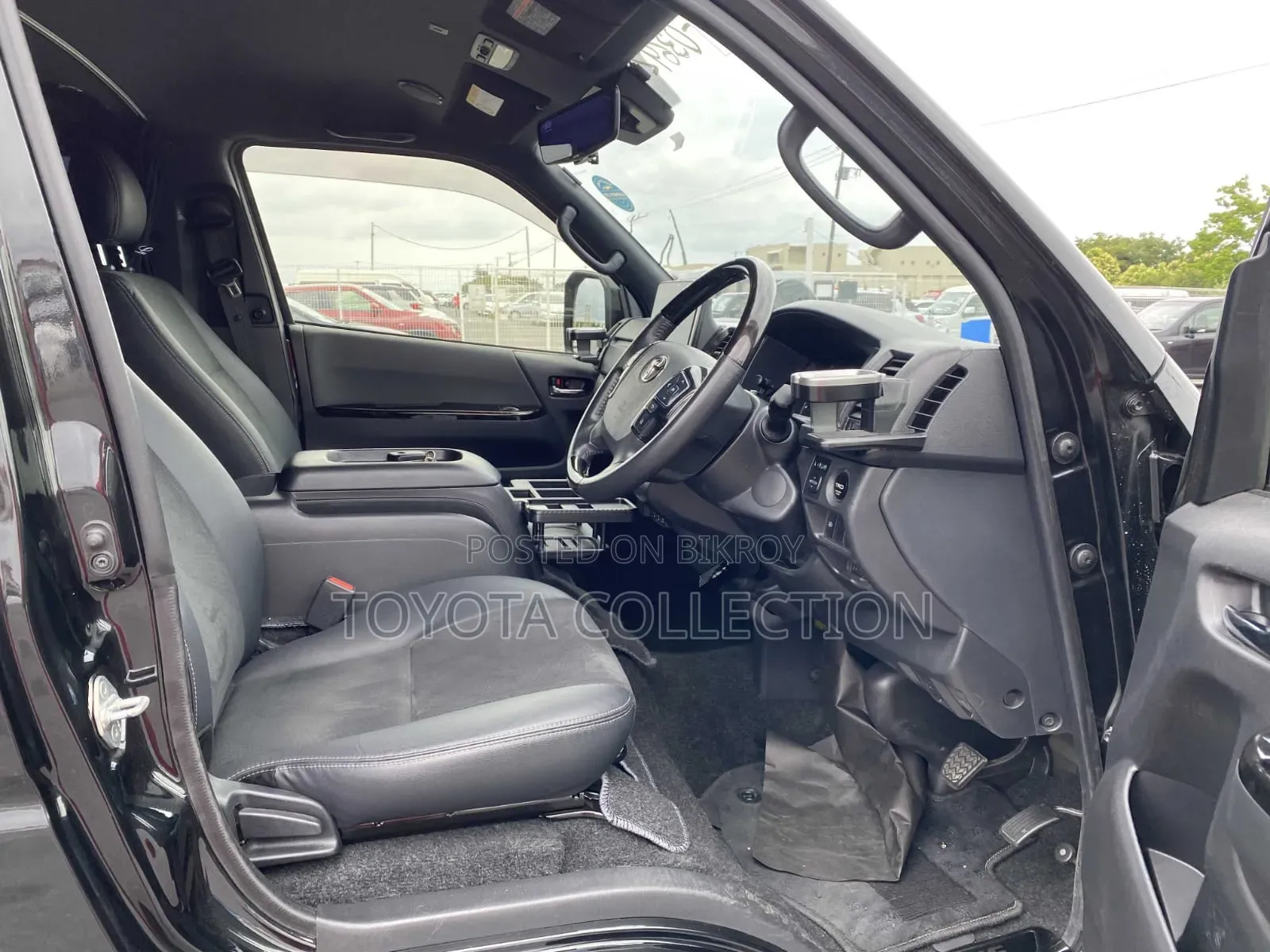 Toyota HiAce 2023 Black