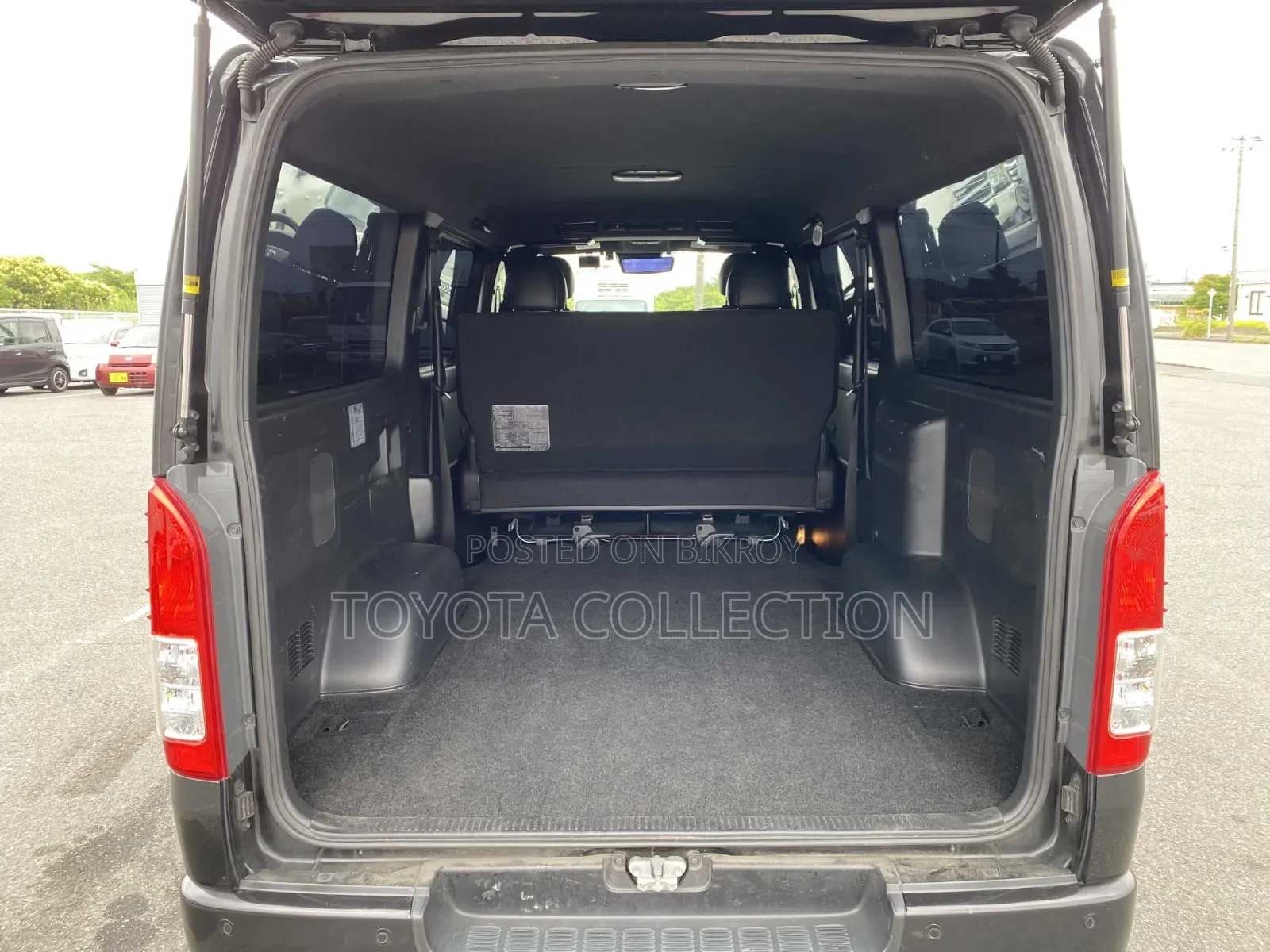 Toyota HiAce 2023 Black