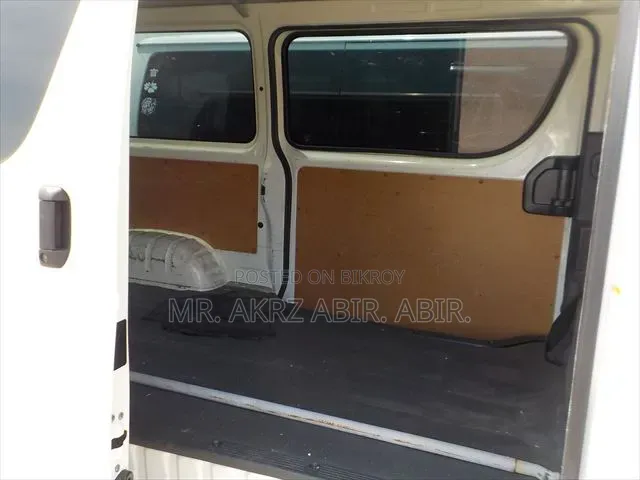 টয়োটা গ্র্যানএস ২০২২ সাদা