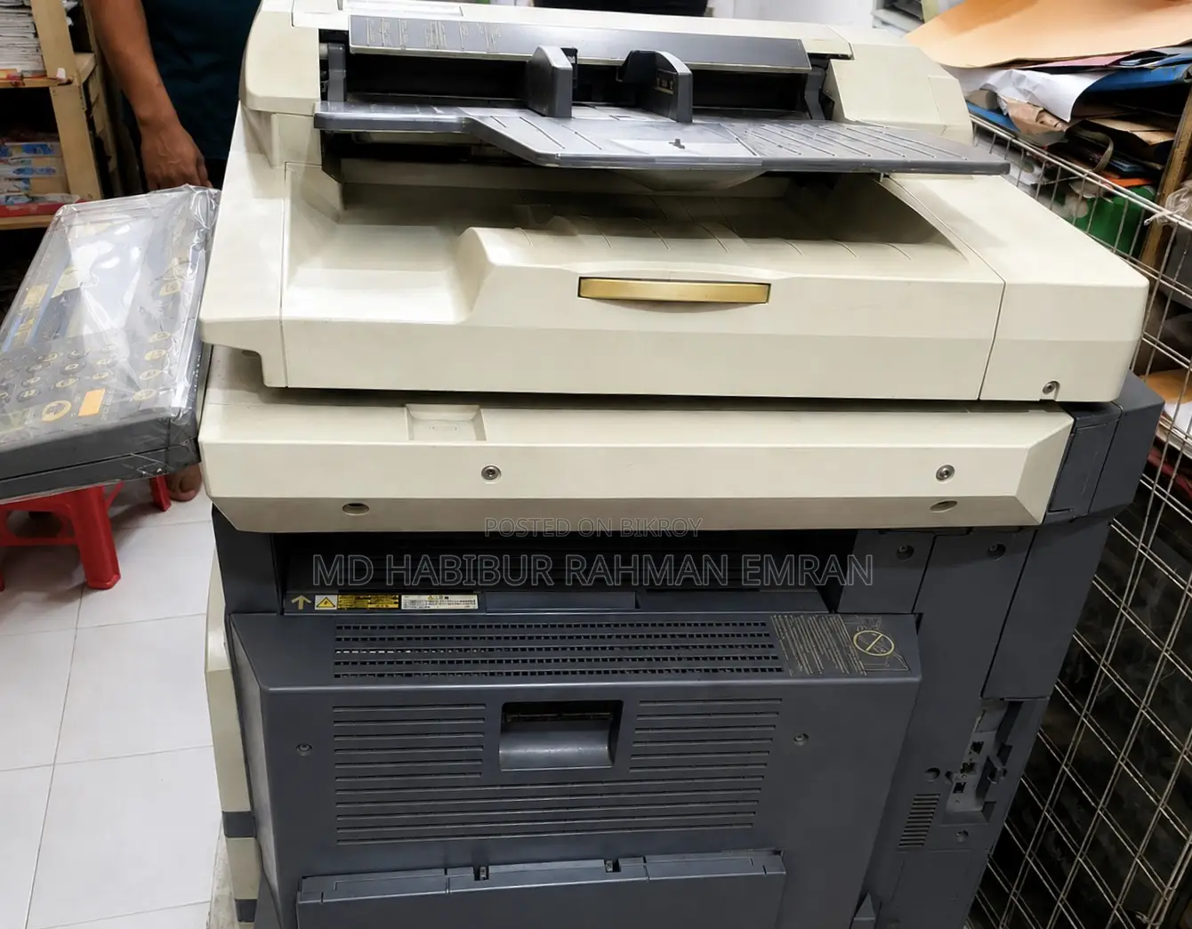 চলমান একটি ফটোকপি মেশিন বিক্রয় করা হনে