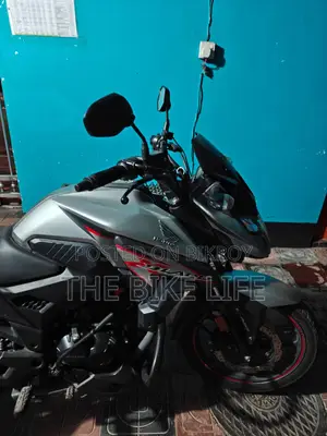হোন্ডা এক্স-ব্লেড ১৬০ ২০২৫ সিলভার