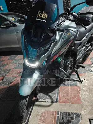 Honda X-Blade 160 2025 Silver