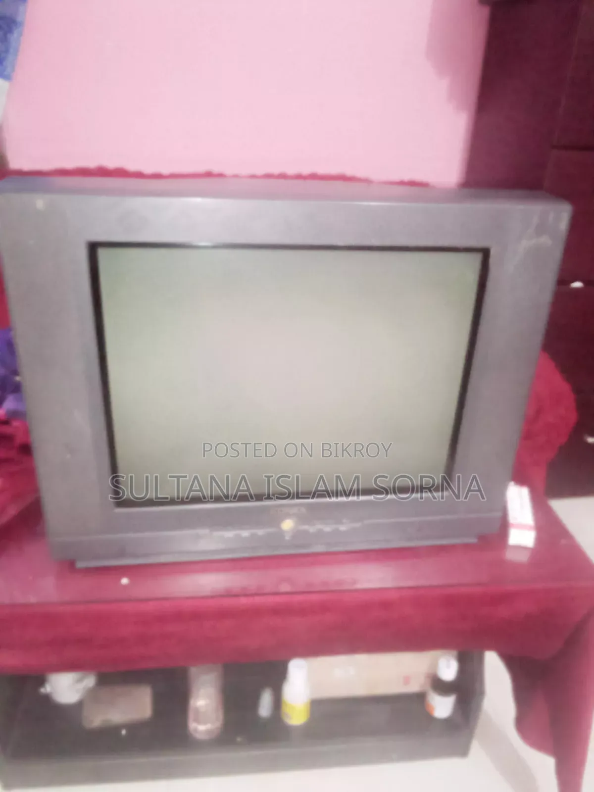 21-inch Color Box TV with Remote