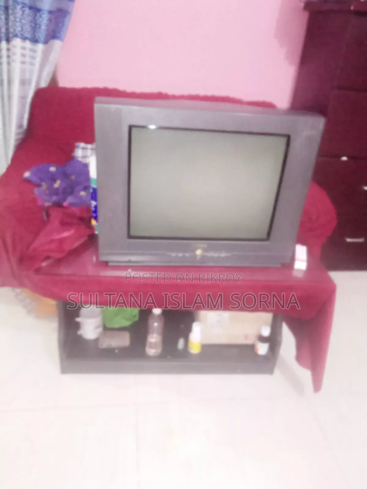 21-inch Color Box TV with Remote
