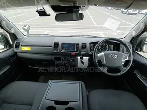 Toyota HiAce 2021 White